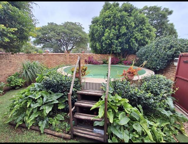 2 BEDROOM TOWNHOUSE FOR SALE IN MAGALIESKRUIN
